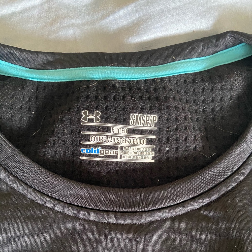 Women’s Under Armor cold gear long sleeve